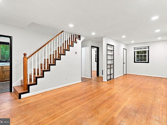 3rd image of 710 Berrymans Ln