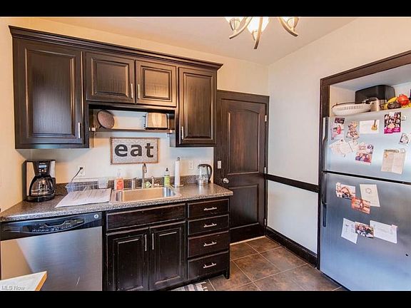 4th image of 1293 Donald Ave #1