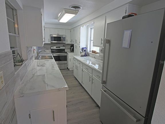 3rd image of 22225 Lancaster Ave