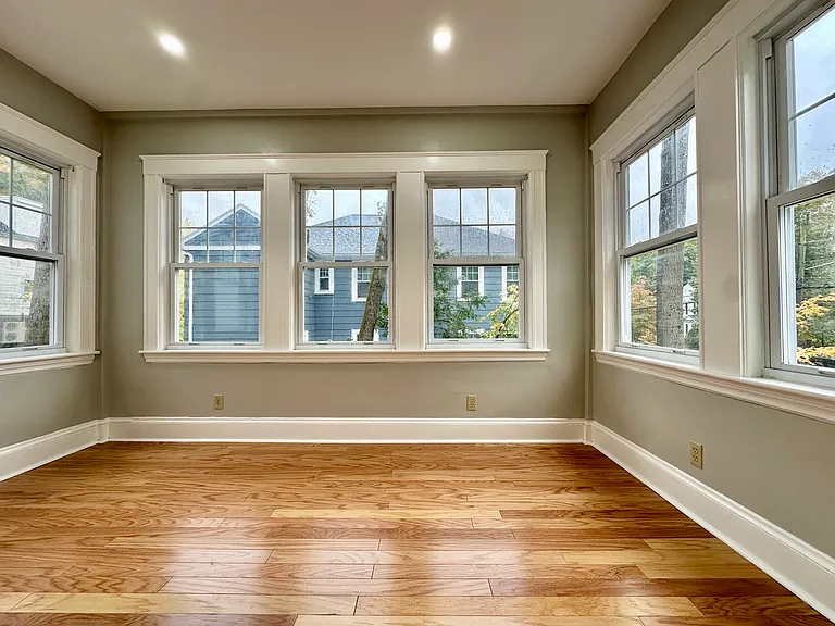 492 Lowell Ave — Photo 6