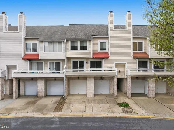 9815 Lake Shore Dr, Gaithersburg, MD 20886