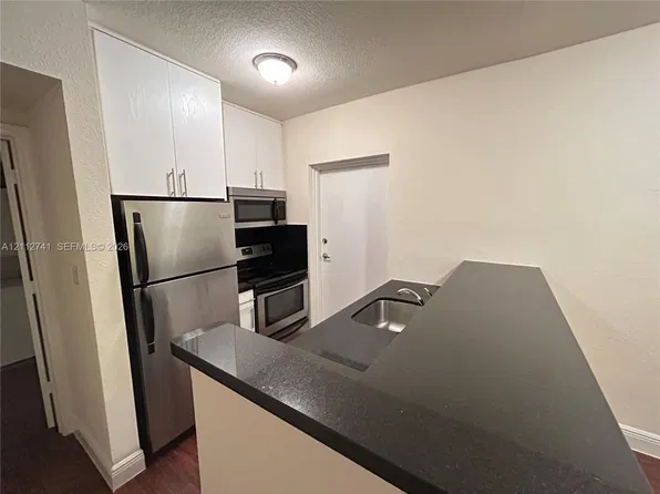 2880 Pine Tree Dr APT 9, Miami Beach, FL 33140