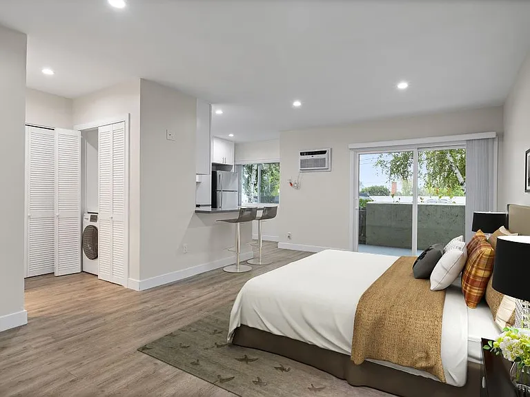 Studio Apartment