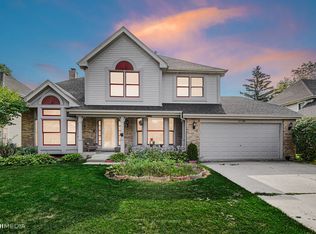 2870 Roslyn Ln E, Buffalo Grove, IL 60089