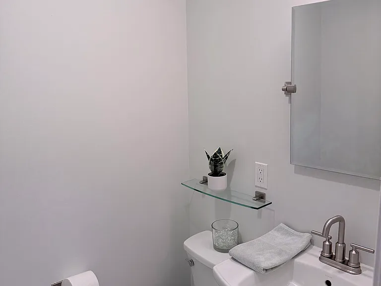 53 Hatfield St #B — Photo 10