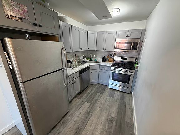 2nd image of 853 Halsey St #4B