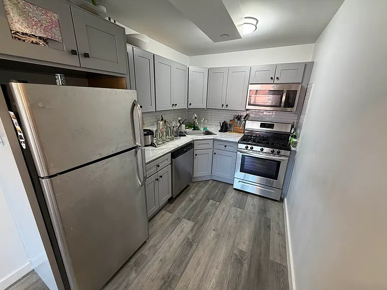 853 Halsey St #4B — Photo 2