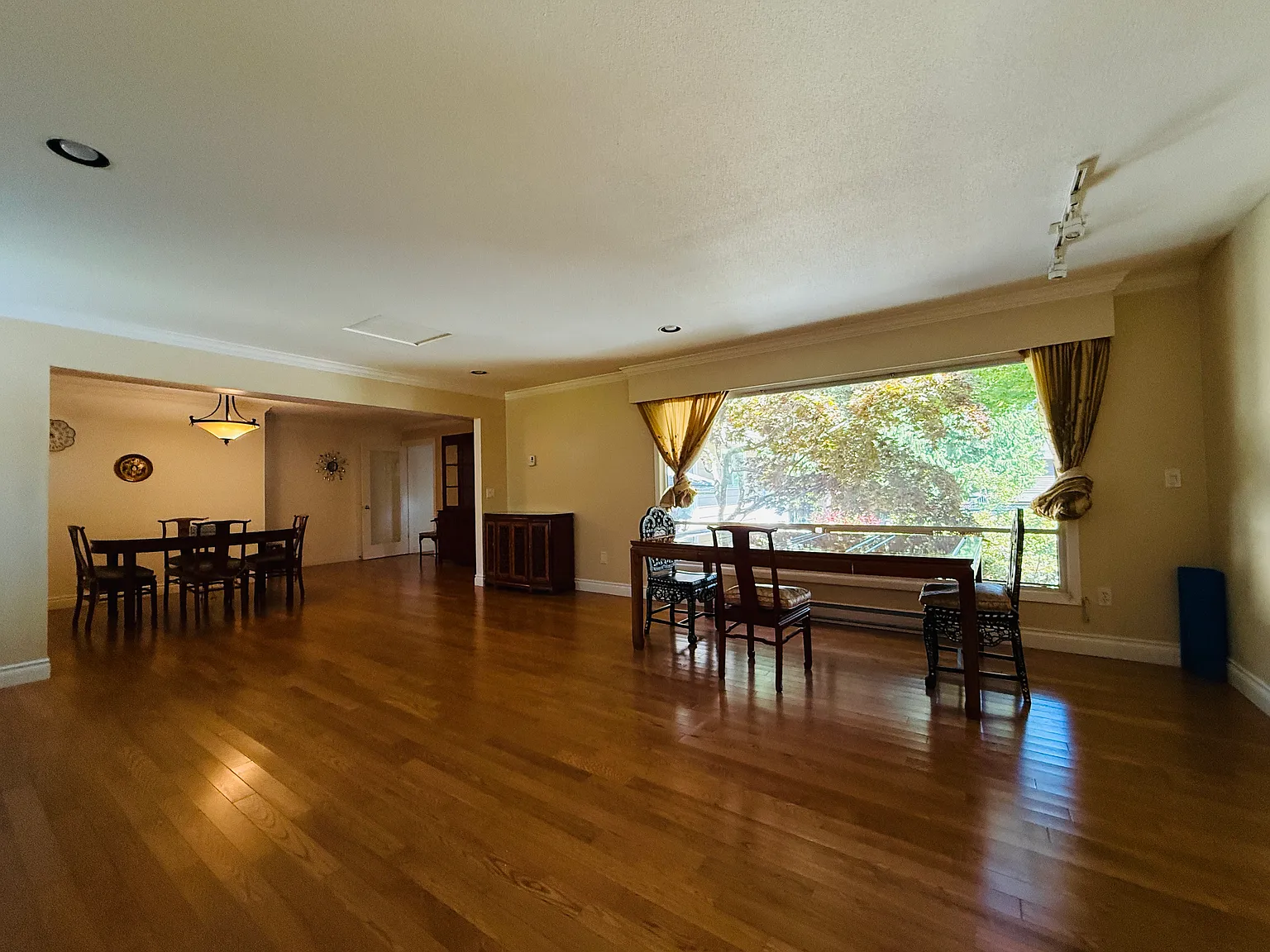 2 bed, 800 sqft, $2,280 — Photo 4