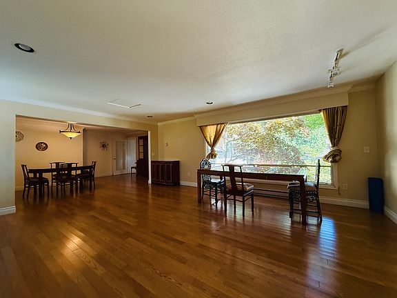 4th image of 5065 1st Ave