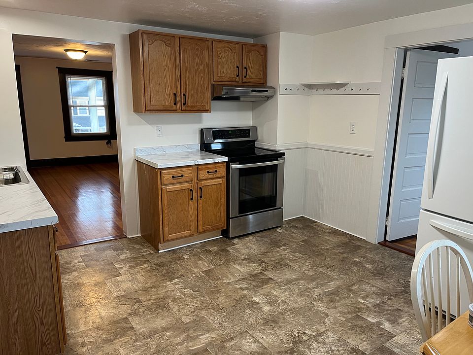 1st image of 48 Bourne St #48