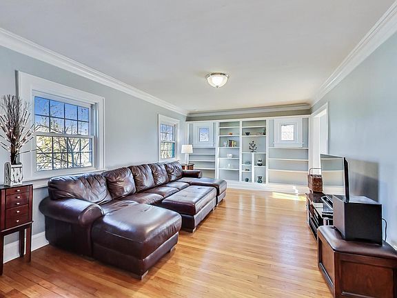 2nd image of 26 Pine Ave #2