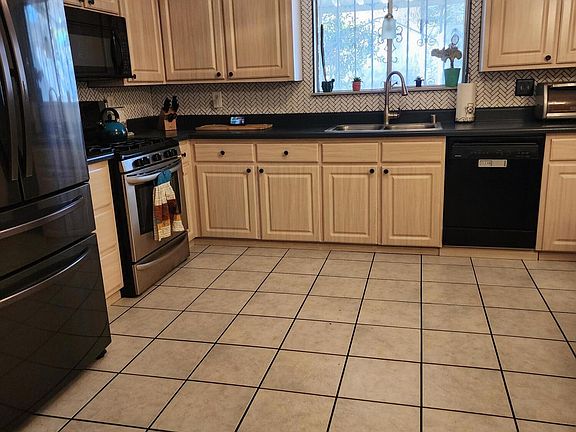3rd image of 7112 Joyce Dr NE