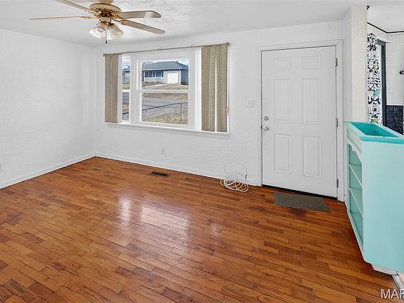 5th image of 630 Charles St