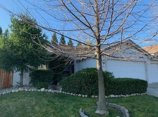 211 Singer Ln, Folsom, CA 95630