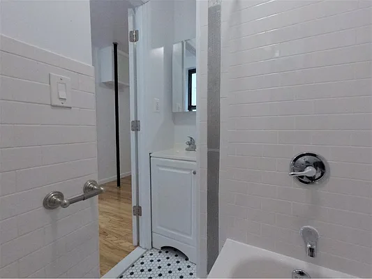 Rented by Green Home NY Realty LLC | media 18