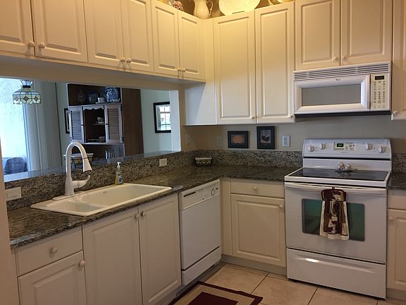 2nd image of 3383 Lakeside Dr