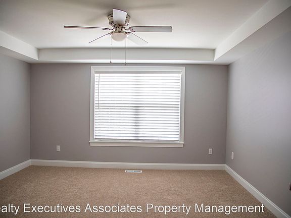 4th image of 10719 Prince Albert Way