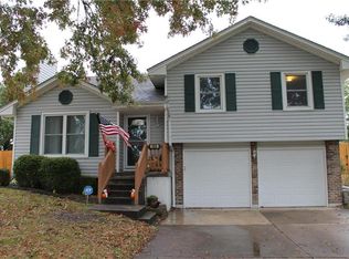 105 Cross Creek Ln, Grain Valley, MO 64029