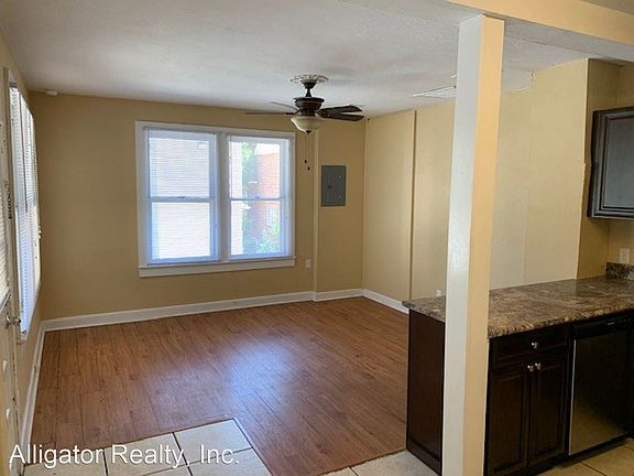 3rd image of 102 NW 15th St #B2