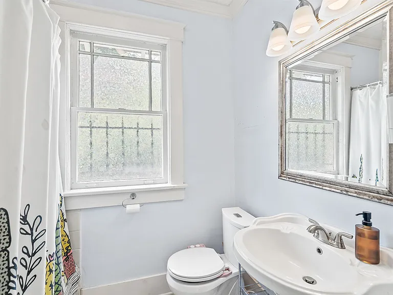 670 Maury St — Photo 14