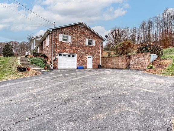3rd image of 19024 Warwick Ln