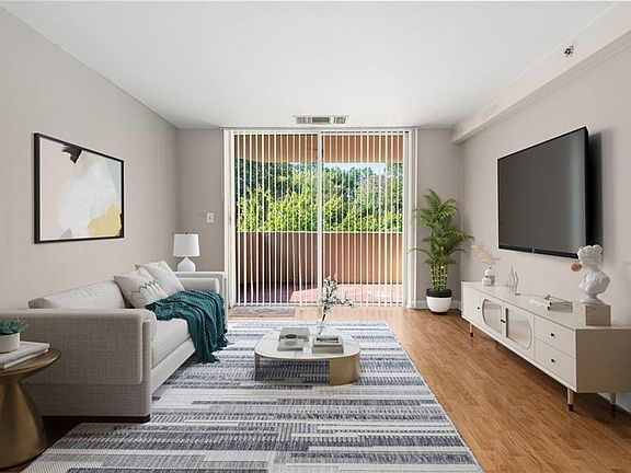 3rd image of 1501 Clairmont Rd APT 323