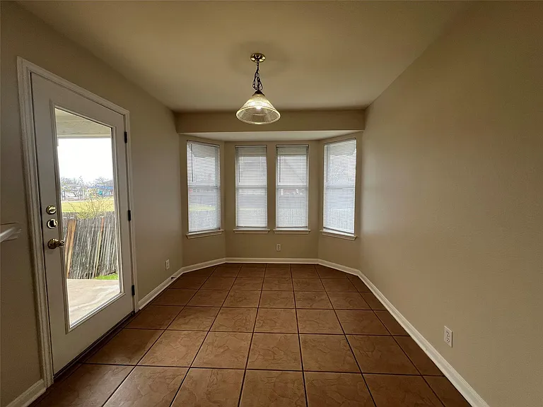 1619 Harness Race Way — Photo 7