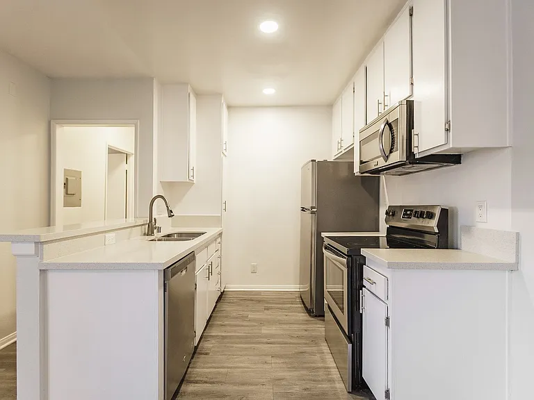 4444 Ensign Avenue — Photo 41