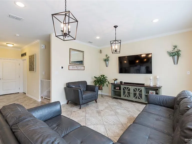 2107 W Mimosa Dr — Photo 3