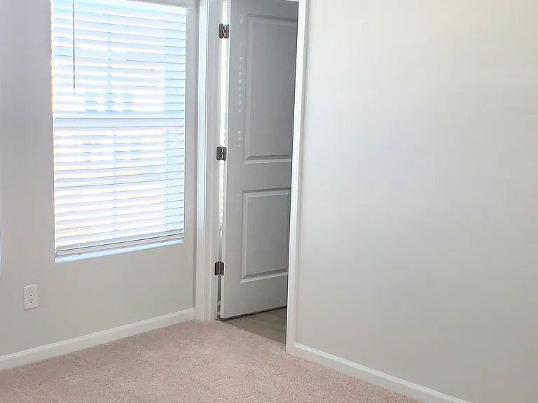 1054 Astoria Dr #MAIN — Photo 14