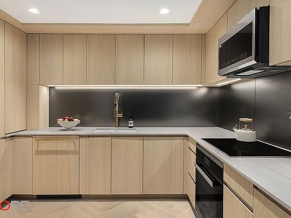 4th image of 150 W 82nd St #1AE