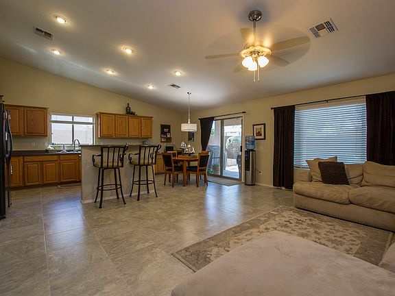 4th image of 1569 E Vernoa St