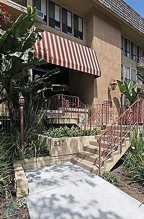 2nd image of 837 N West Knoll Dr APT 119