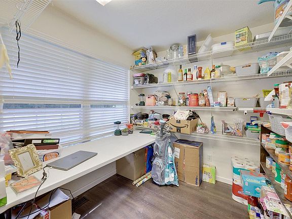 5th image of 208 W Lakeshore Dr