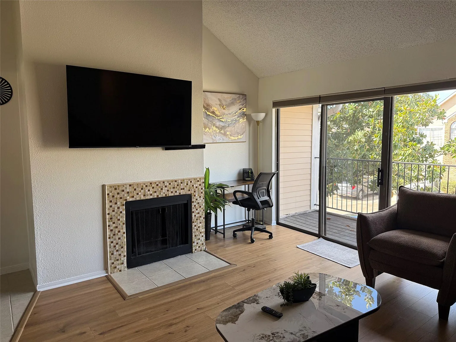 1 bed, 1.0 bath, 815 sqft, $1,450 — Photo 2