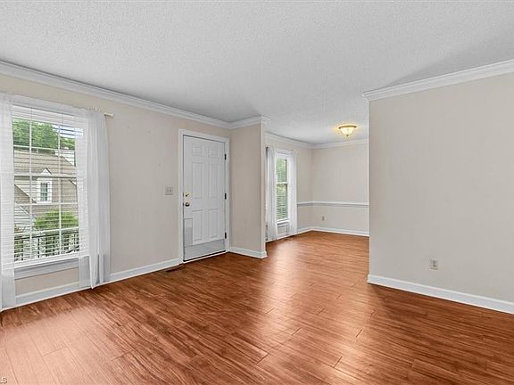 5th image of 330 W Presnell St
