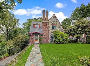 37 Lansdowne Dr, Larchmont, NY 10538