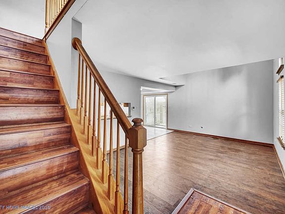 3rd image of 9380 Meadowview Dr