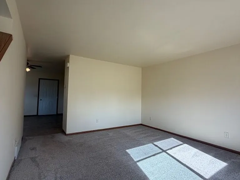 304 W Grant St — Photo 3