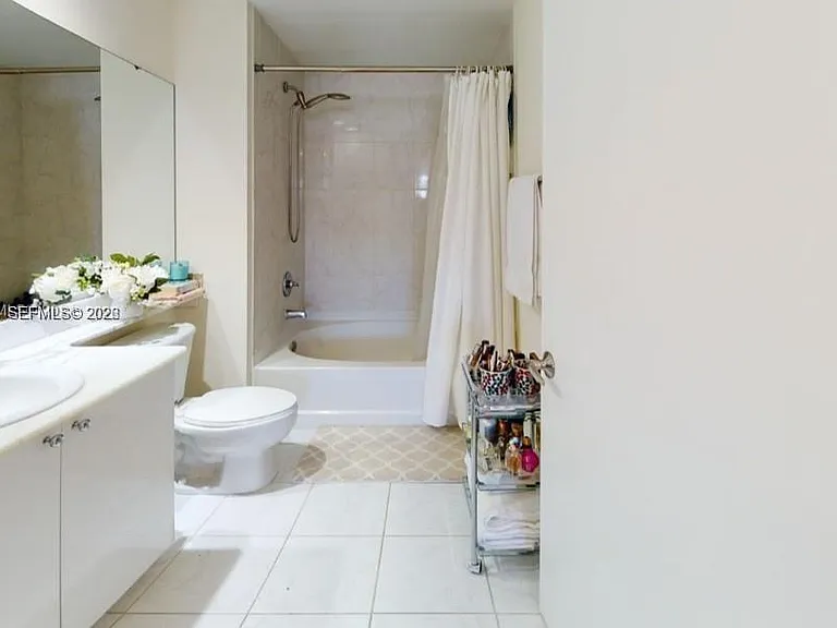 18800 NE 29th Ave #405 — Photo 6