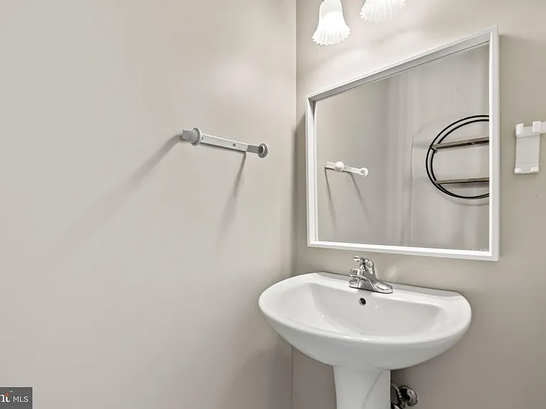 2324 Kent Ct — Photo 15