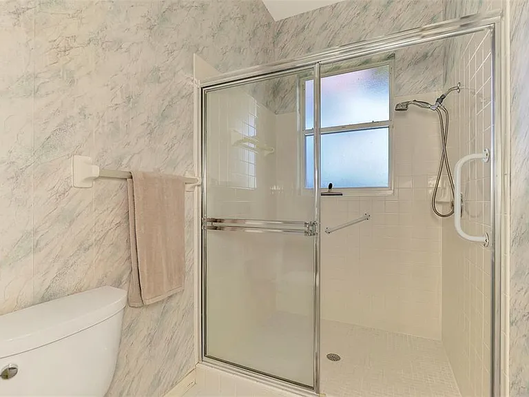 549 Fallbrook Dr — Photo 31
