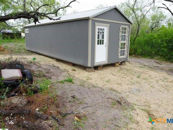 711 N Davidson St, Karnes City, TX 78118