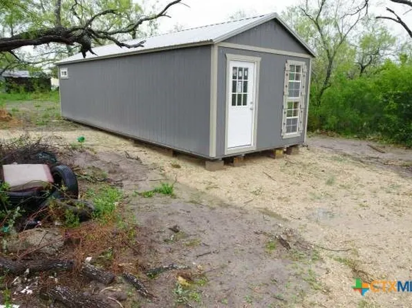 711 N Davidson St, Karnes City, TX 78118