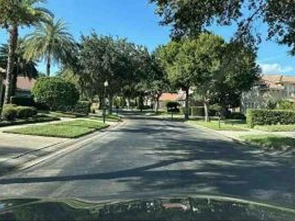 Exterior Neighborhood (street photo)
