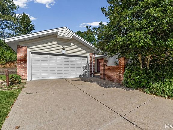 2nd image of 466 Caballero Ct