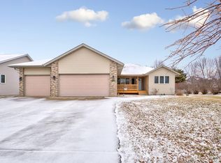 409 Coventry Rd, Le Sueur, MN 56058