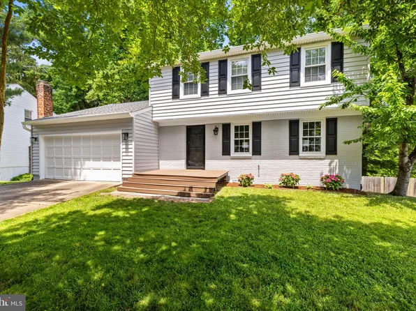 7945 Freehollow Dr, Falls Church, VA 22042