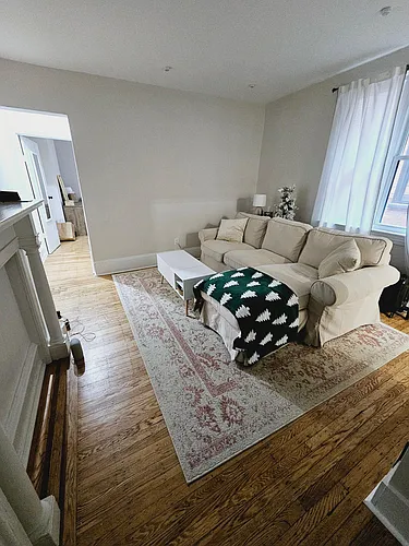 2025 Pine St #1R Photo 1
