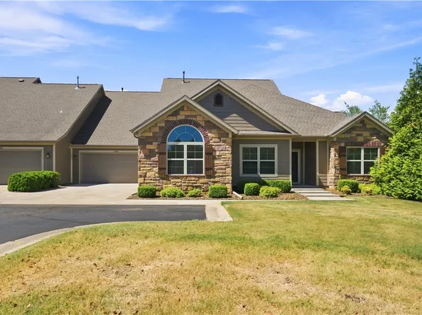 2400 SW Sierra Ter, Bentonville, AR 72713